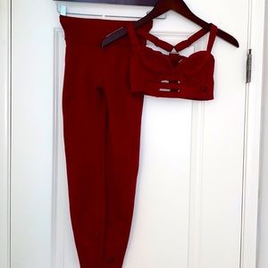BOMBSHELL VOLUPTUOUS LEGGINGS & BUXOM SPORTS BRA (set)
RUBY RED ♥️